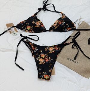 BNWT / Berlook / Reversible / Medium / Black Reversible Floral Bikini Set